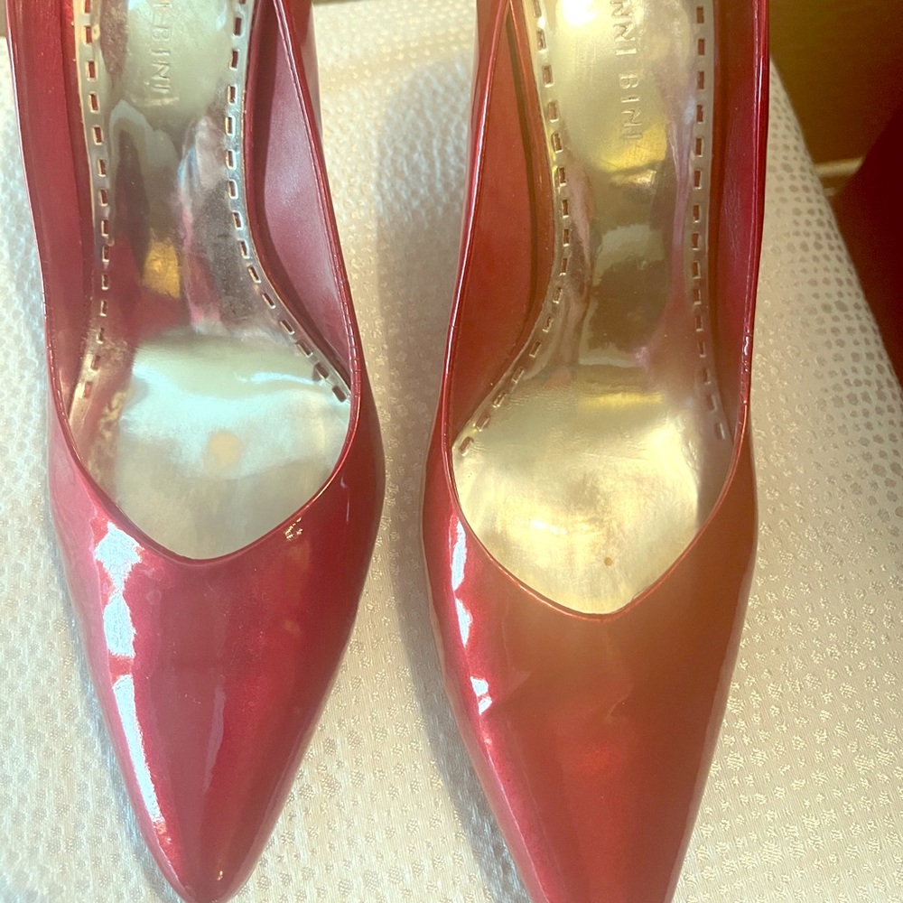 Giani Bini Candy Red Pumps Size 9. 3.5” heels.
